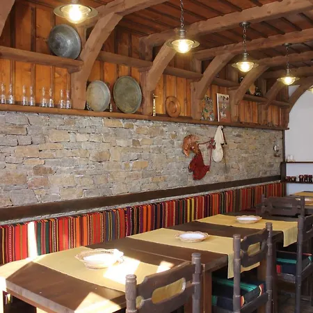 кондеви къщи *