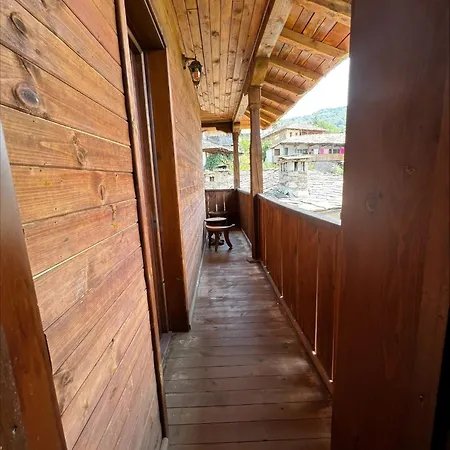 Maison d'hôtes кондеви къщи